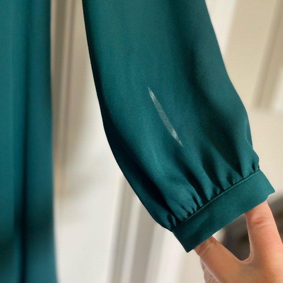 New w/ Tags Express -Dark Green Dress w/ Key Hole Cut Out on Neck Line Size XS - Picture 5 of 8